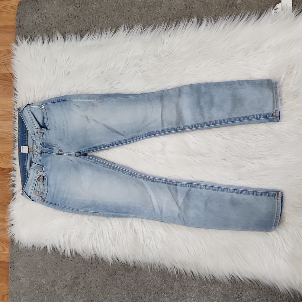 TRUE RELIGION LIGHT BLUE SKINNY JEAN 27